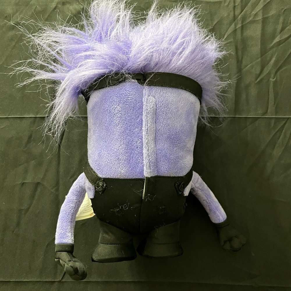 Despicable Me 2 Purple Evil Minion Talking Light-Up Plush Figure - Picture 2 of 3
